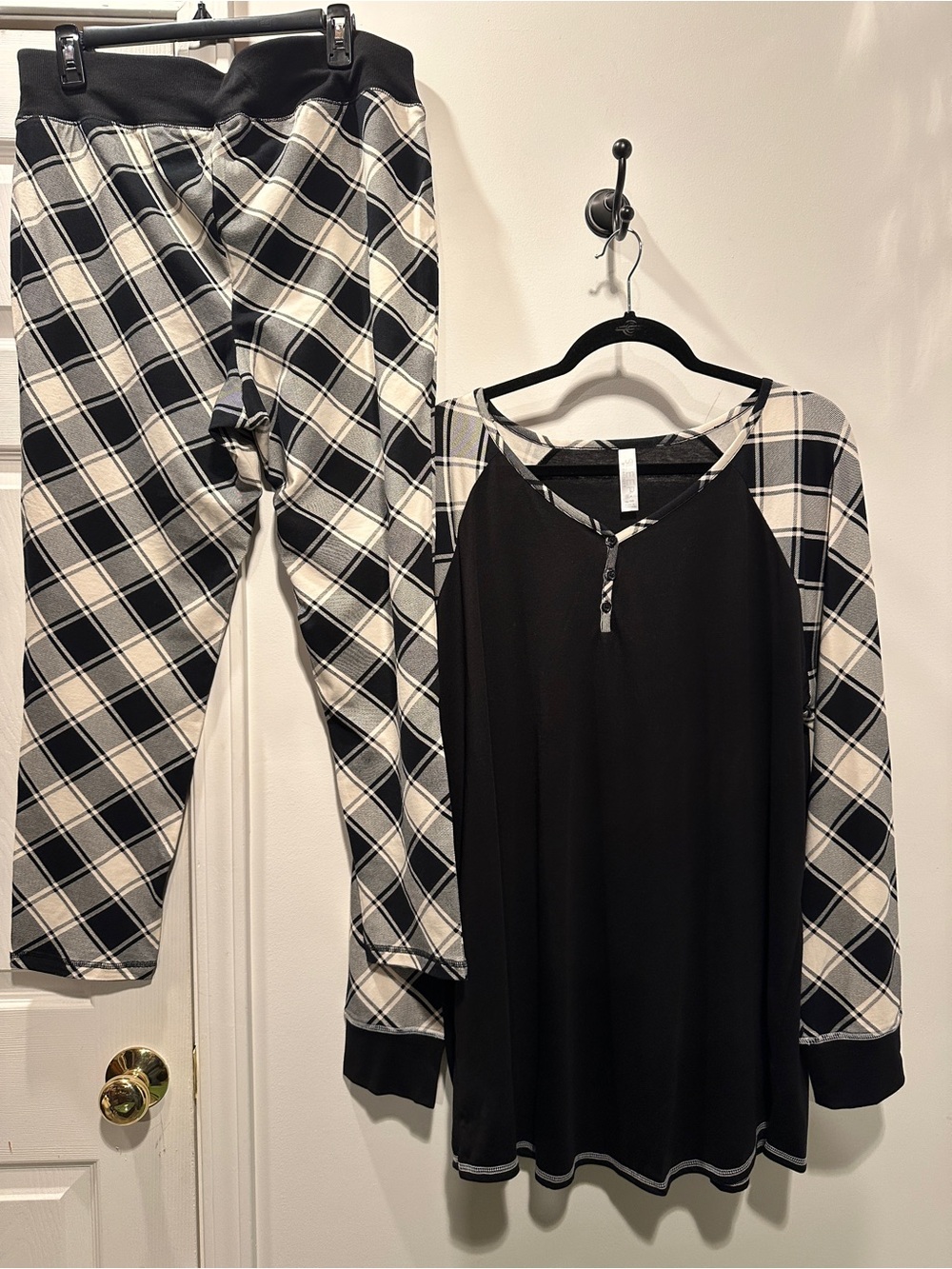 NWOT Cacique Cozy Plaid-Trim Black Lounge Pants & Top Set 18/20